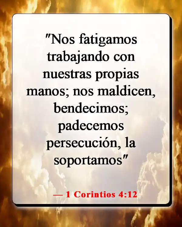 Versículos de la Biblia sobre los que odian (1 Corintios 4:12)