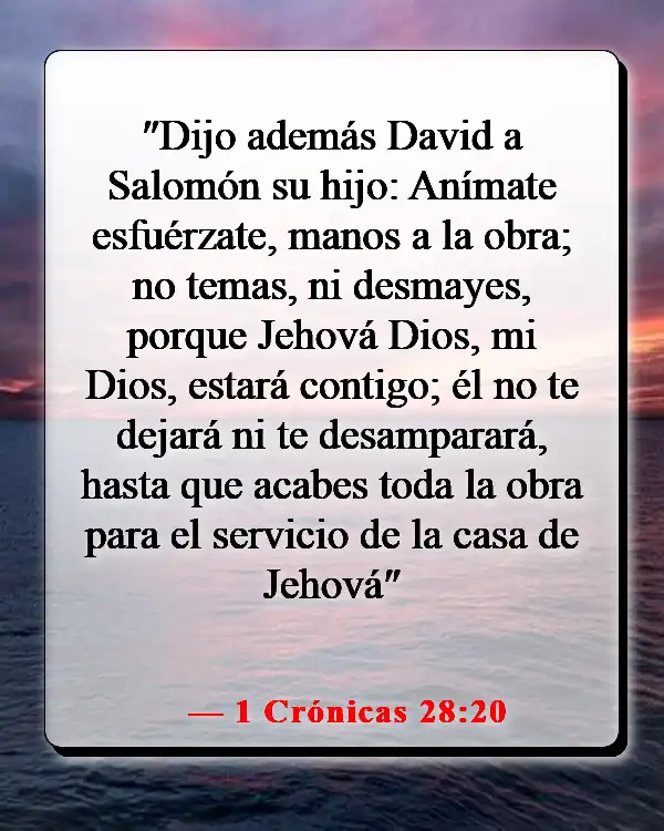 Versículos de la Biblia para obtener fuerza y coraje en tiempos difíciles (1 Crónicas 28:20)