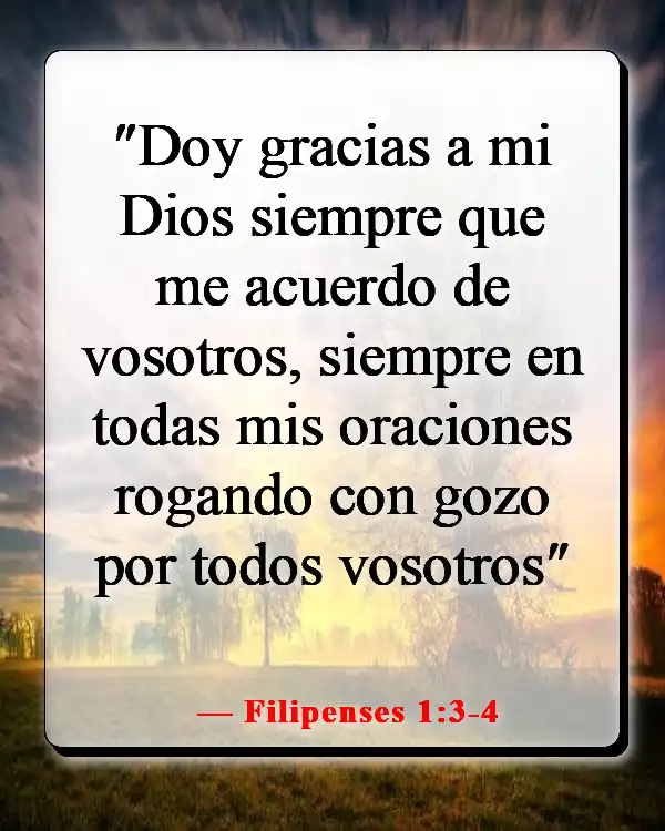 Versículo de la Biblia sobre orar por los seres queridos (Filipenses 1:3-4)
