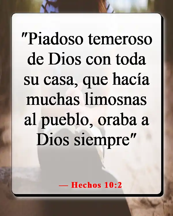 Versículos de la Biblia sobre las familias que adoran juntas (Hechos 10:2)