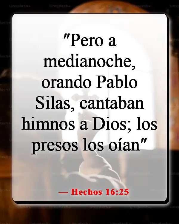 Versículos de la Biblia sobre la oración en tiempos difíciles (Hechos 16:25)